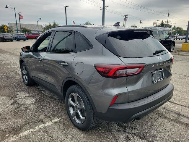 Certified 2025 Ford Escape ST-Line Select AWD/4WD image 3