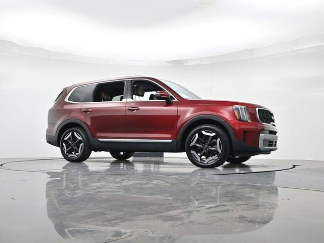 Used 2023 Kia Telluride EX w/ EX Captain's Chair Package FWD image 34