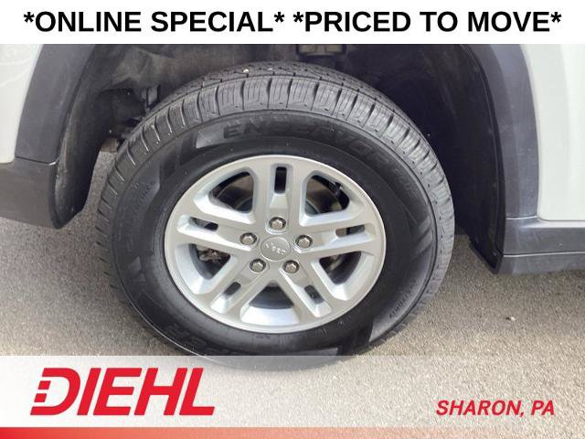 Used 2022 Jeep Grand Cherokee Laredo w/ Luxury Tech Group I AWD/4WD image 9