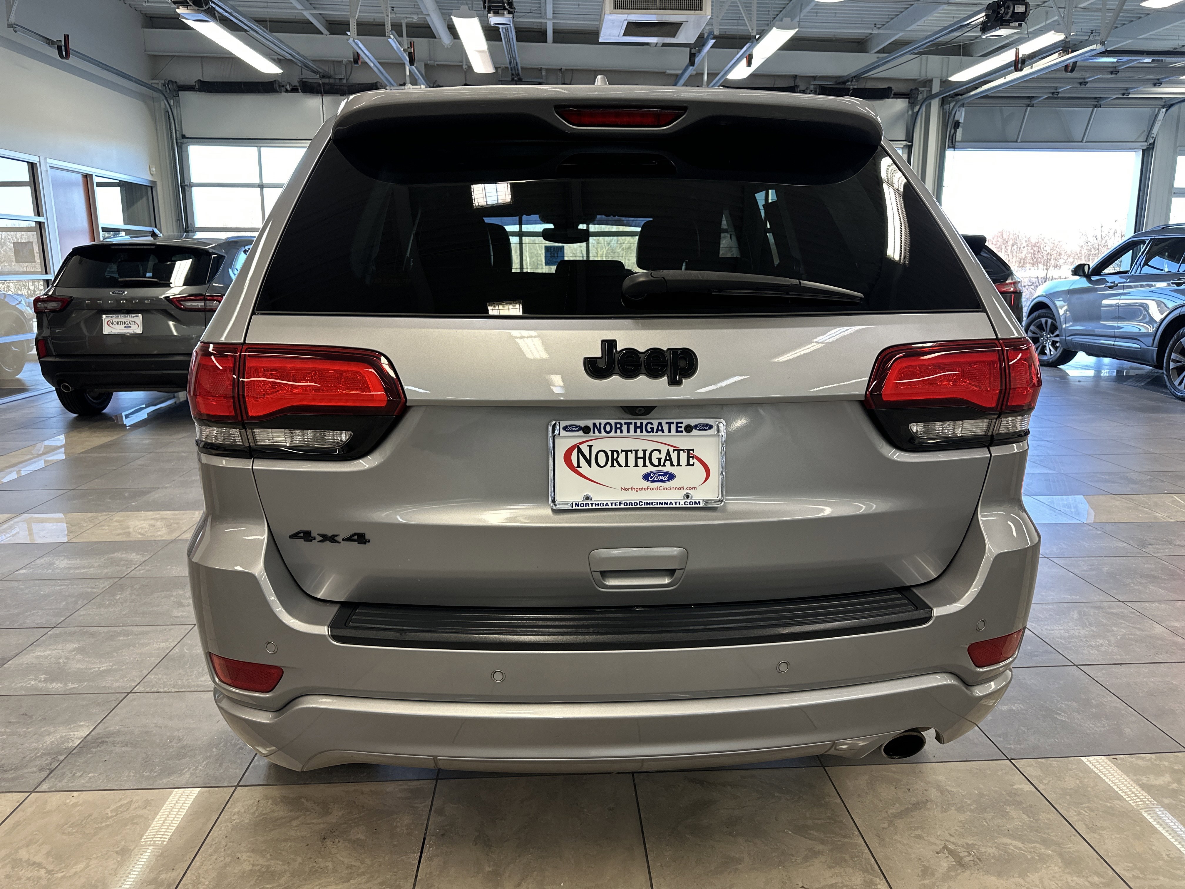 Used 2018 Jeep Grand Cherokee Altitude image 12