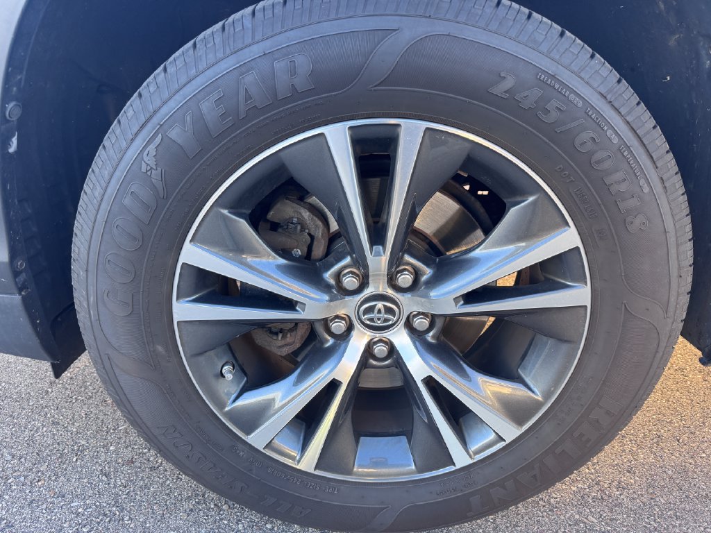 Used 2017 Toyota Highlander LE FWD image 9