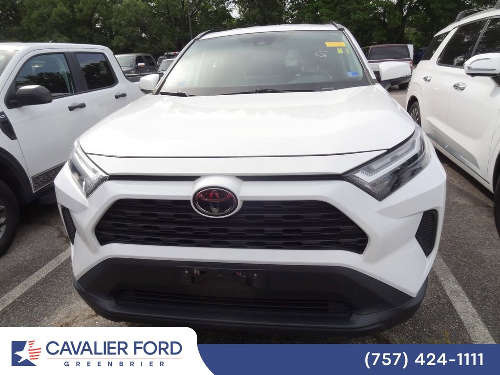 Used 2023 Toyota RAV4 XLE AWD/4WD image 3