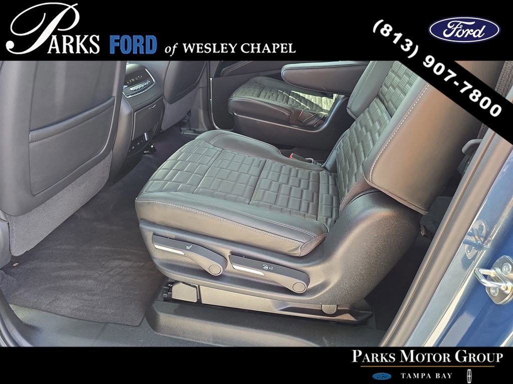 Used 2025 Cadillac Escalade ESV Sport Platinum w/ LPO, ONYX Package image 17