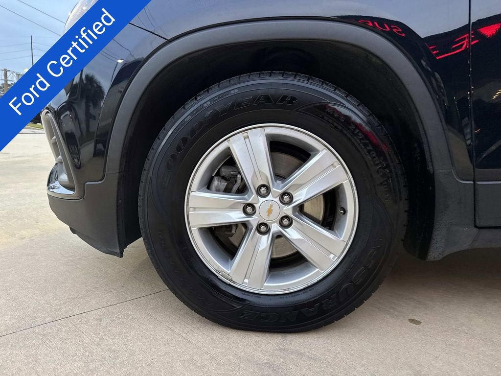 Used 2021 Chevrolet Trax LS w/ Tint and Cruise Package image 5