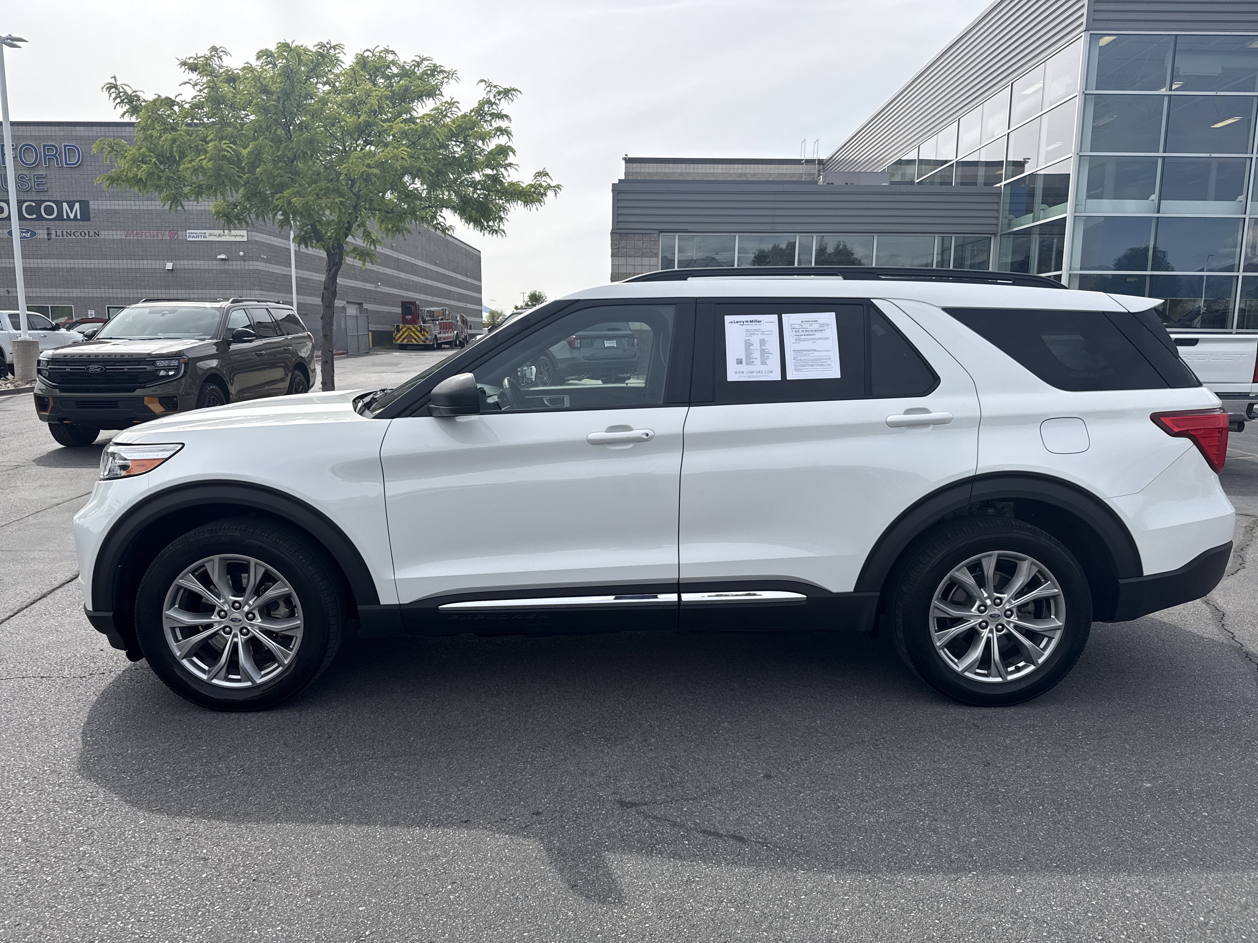 Certified 2020 Ford Explorer XLT w/ Equipment Group 202A AWD/4WD image 2