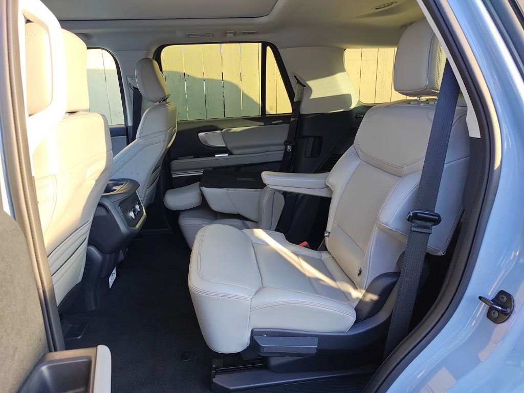 Certified 2025 Ford Expedition Active image 16