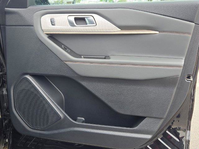 Certified 2025 Ford Explorer Active w/ Active Comfort Package AWD/4WD image 8