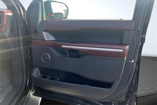 Certified 2023 Ford Expedition Limited image 24