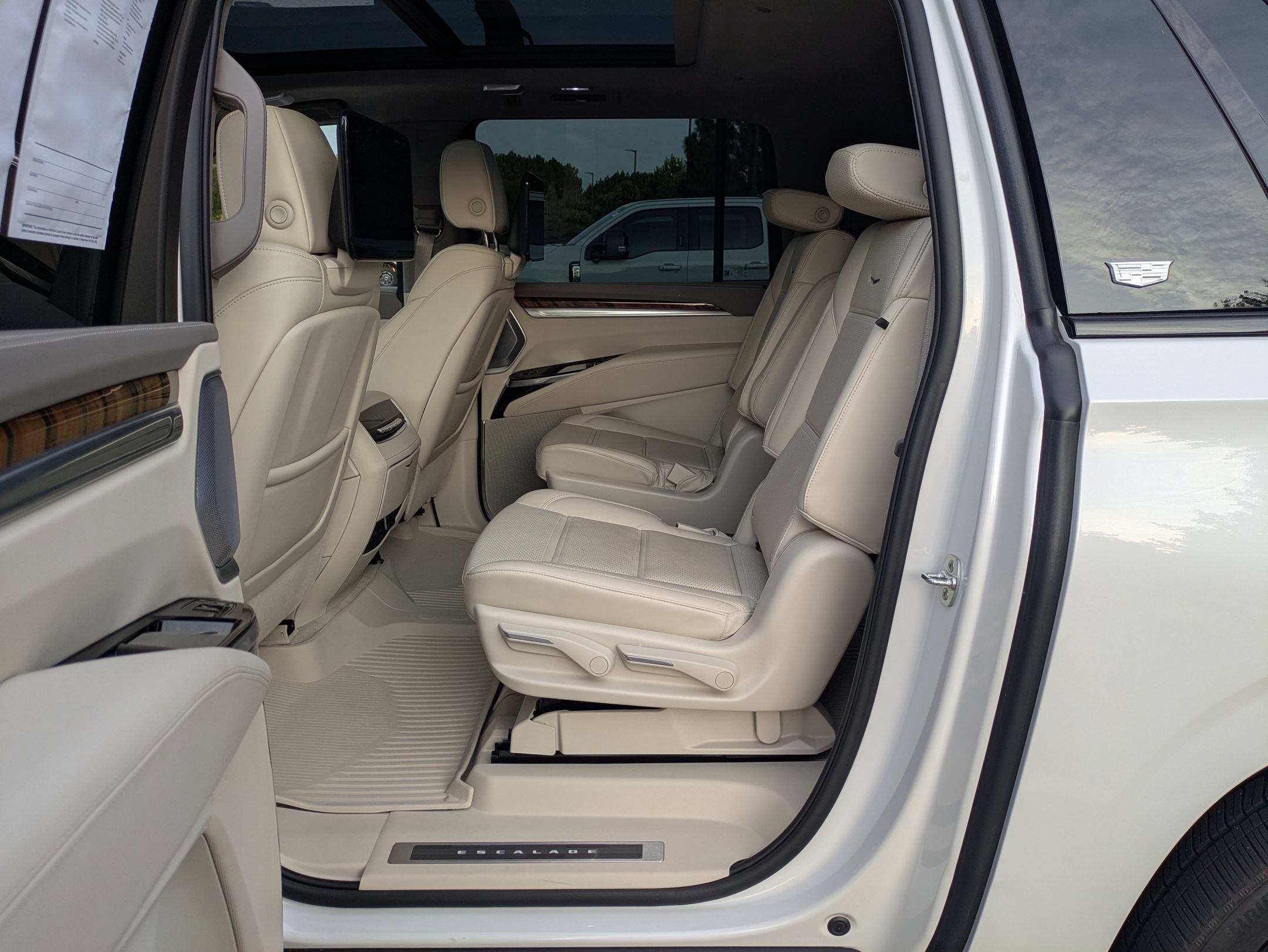 Used 2025 Cadillac Escalade ESV Sport Platinum AWD/4WD image 29