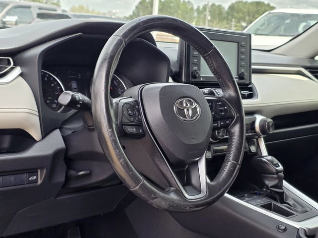 Used 2020 Toyota RAV4 XLE Premium image 23