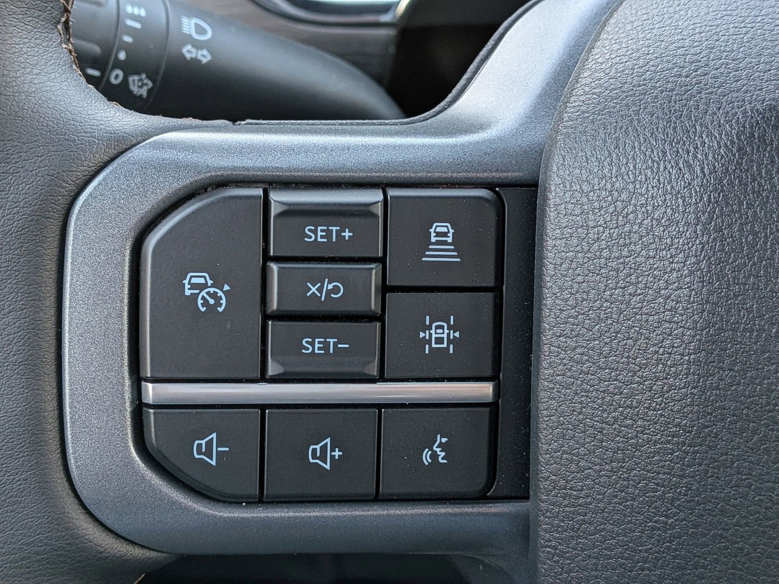 Certified 2025 Ford F150 Lariat w/ Equipment Group 501A Mid image 28