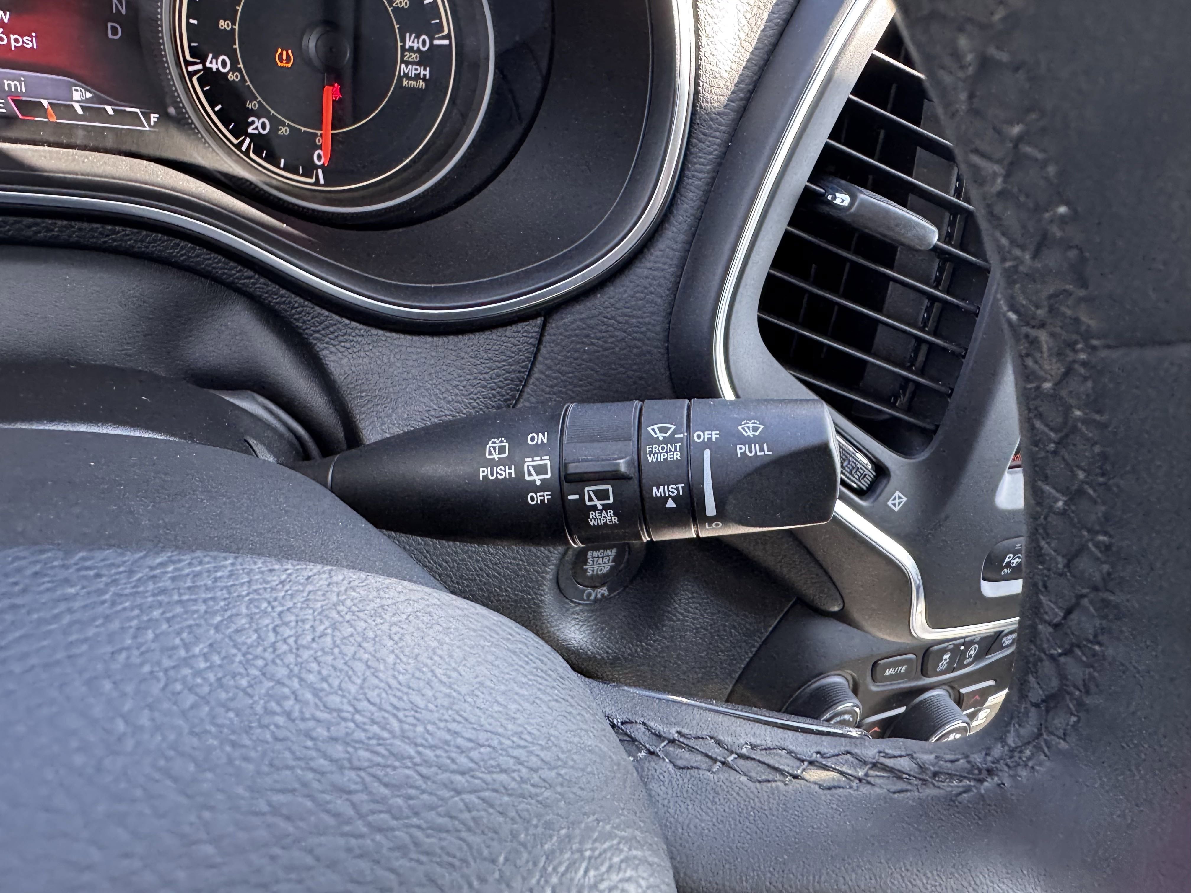 Used 2023 Jeep Cherokee Altitude Lux image 15