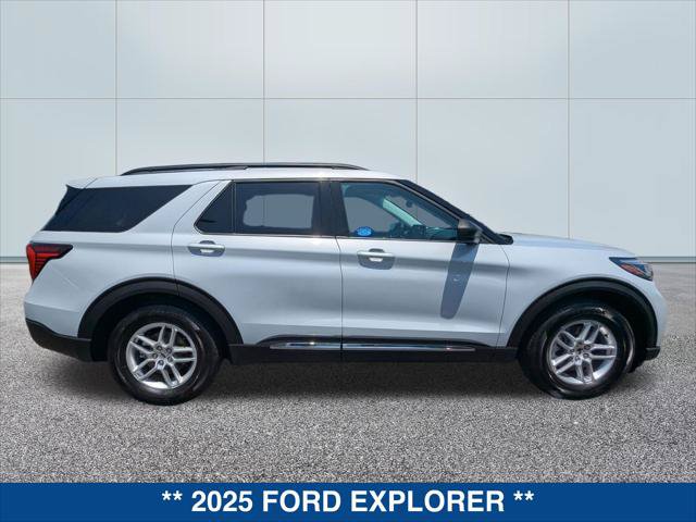 Certified 2025 Ford Explorer Active w/ Active Comfort Package RWD image 6