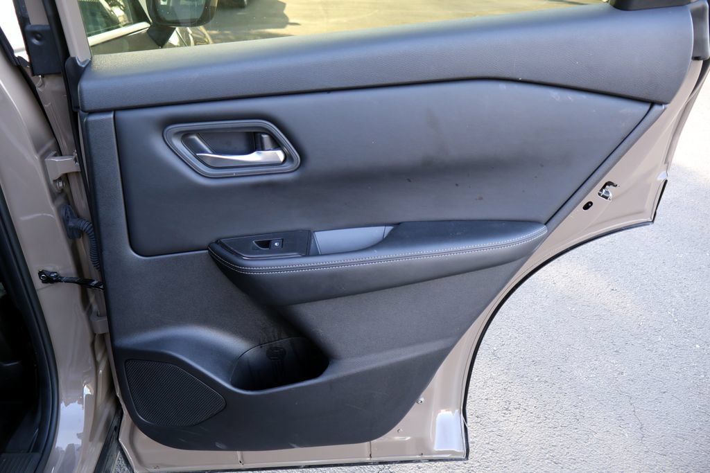Used 2025 Nissan Rogue SV AWD/4WD image 21