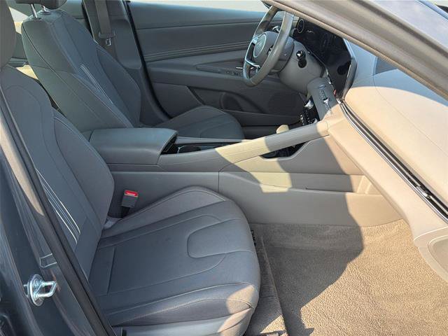 Used 2025 Hyundai Elantra SEL FWD image 12