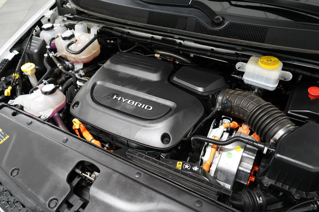Used 2024 Chrysler Pacifica Limited FWD image 33