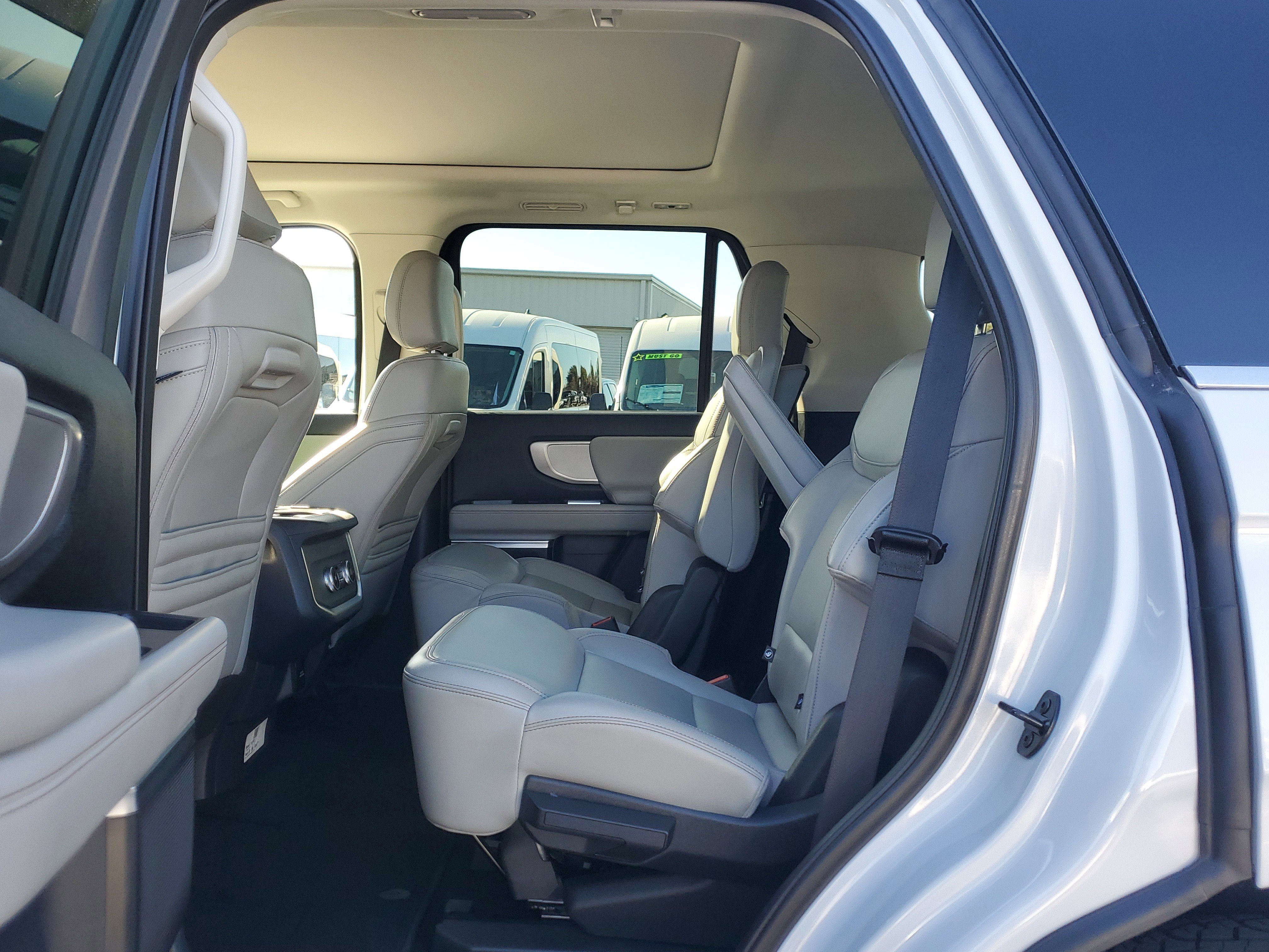 Certified 2025 Ford Expedition Active image 15