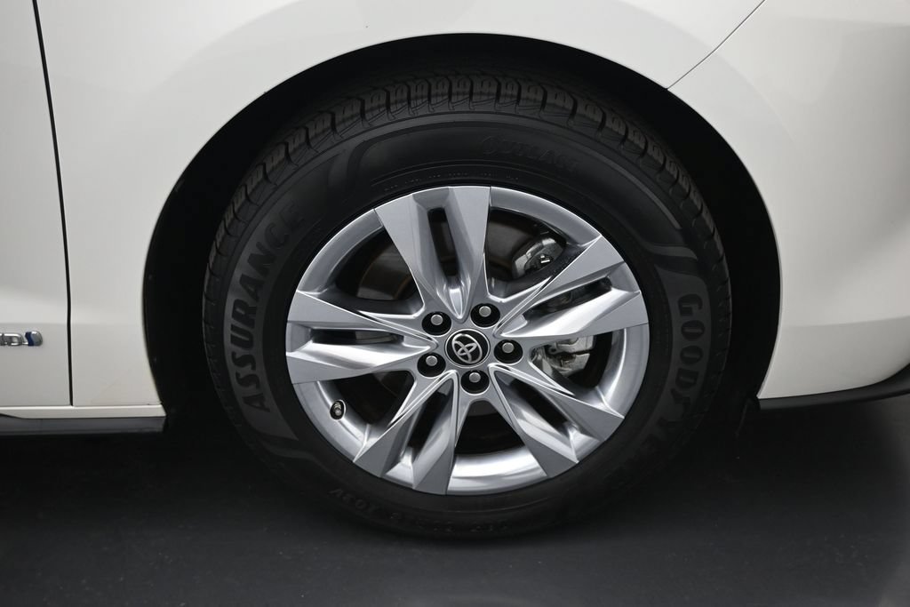 Used 2021 Toyota Sienna Limited FWD image 20
