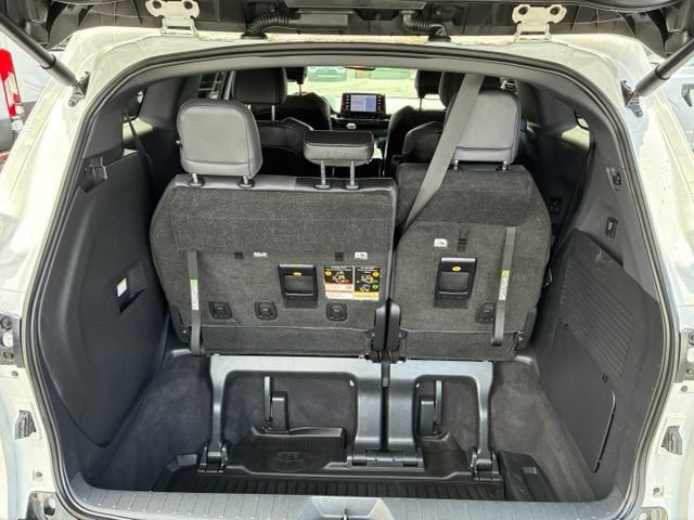 Used 2023 Toyota Sienna XSE w/ XSE Plus Package AWD/4WD image 6