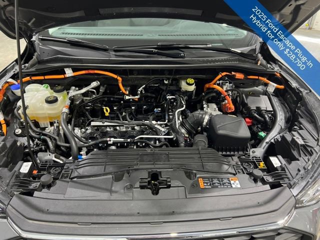 Certified 2025 Ford Escape SE w/ Class II Trailer Tow Package image 17