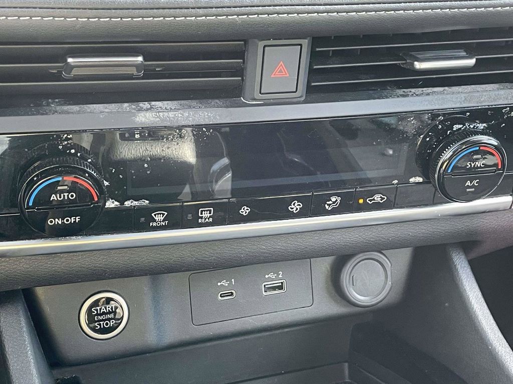 Used 2023 Nissan Rogue SV image 26