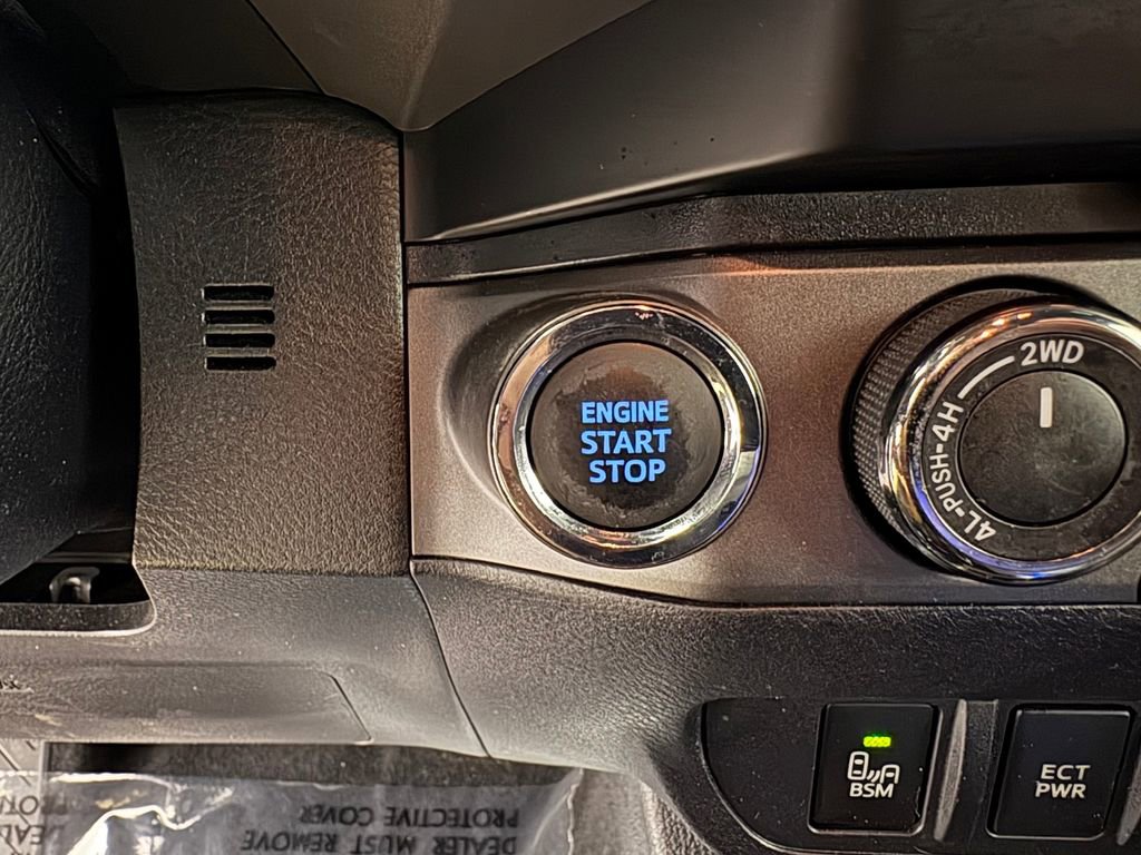 Used 2023 Toyota Tacoma TRD Off-Road w/ Technology Package AWD/4WD image 22