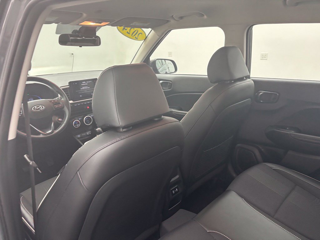 Used 2024 Hyundai Venue Limited FWD image 35