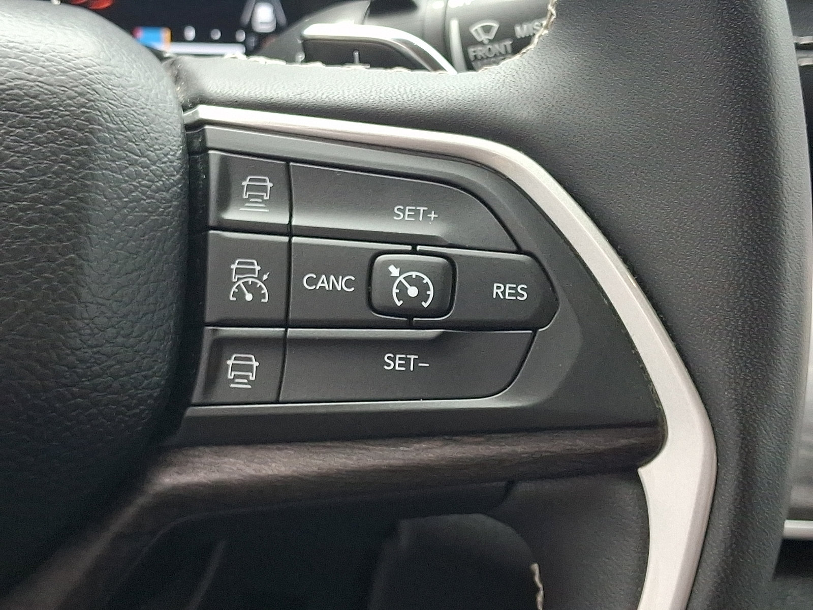 Used 2023 Jeep Grand Cherokee Limited AWD/4WD image 22
