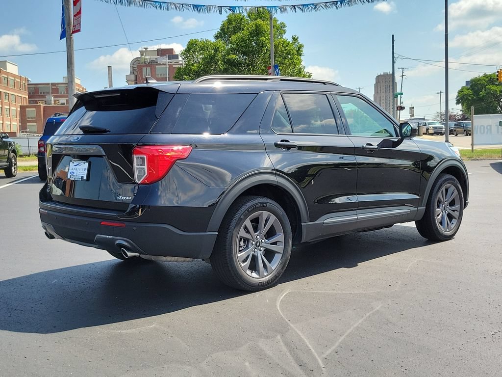 Certified 2024 Ford Explorer XLT w/ Equipment Group 202A AWD/4WD image 3