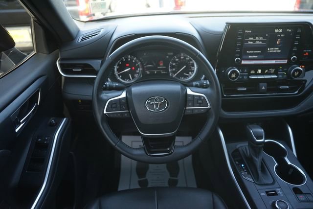 Used 2022 Toyota Highlander XSE AWD/4WD image 24