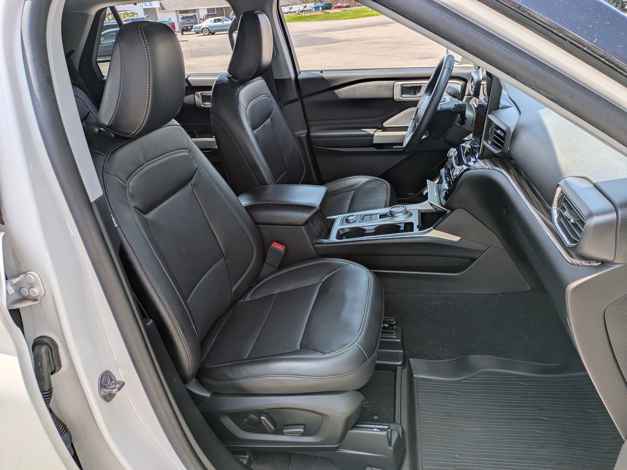Certified 2023 Ford Explorer Limited w/ Limited Technology Package AWD/4WD image 24