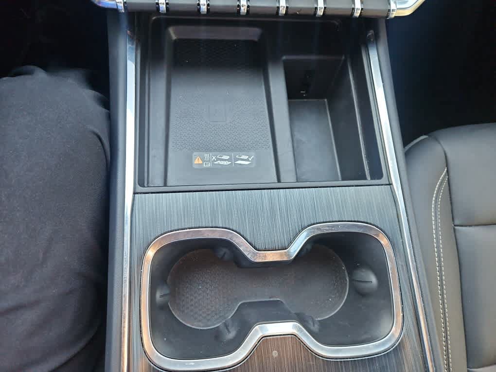 Used 2025 GMC Acadia Elevation w/ Elevation Premium Package FWD image 18