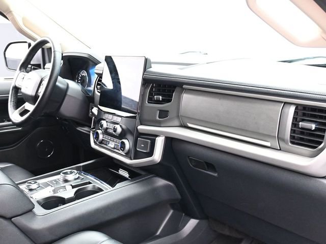 Certified 2023 Ford Expedition XLT image 30