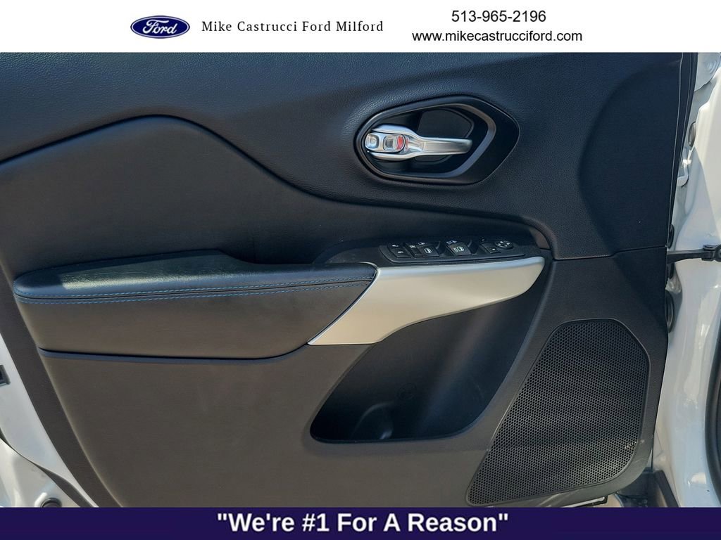 Used 2020 Jeep Cherokee Latitude AWD/4WD image 24