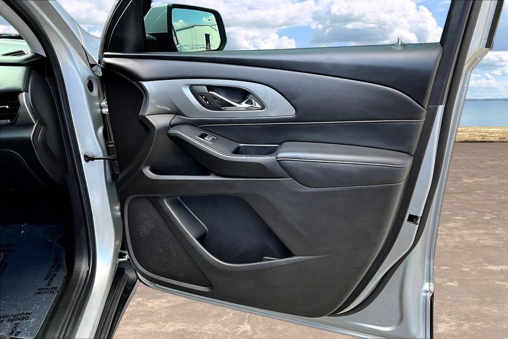 Used 2021 Chevrolet Traverse LT FWD image 31