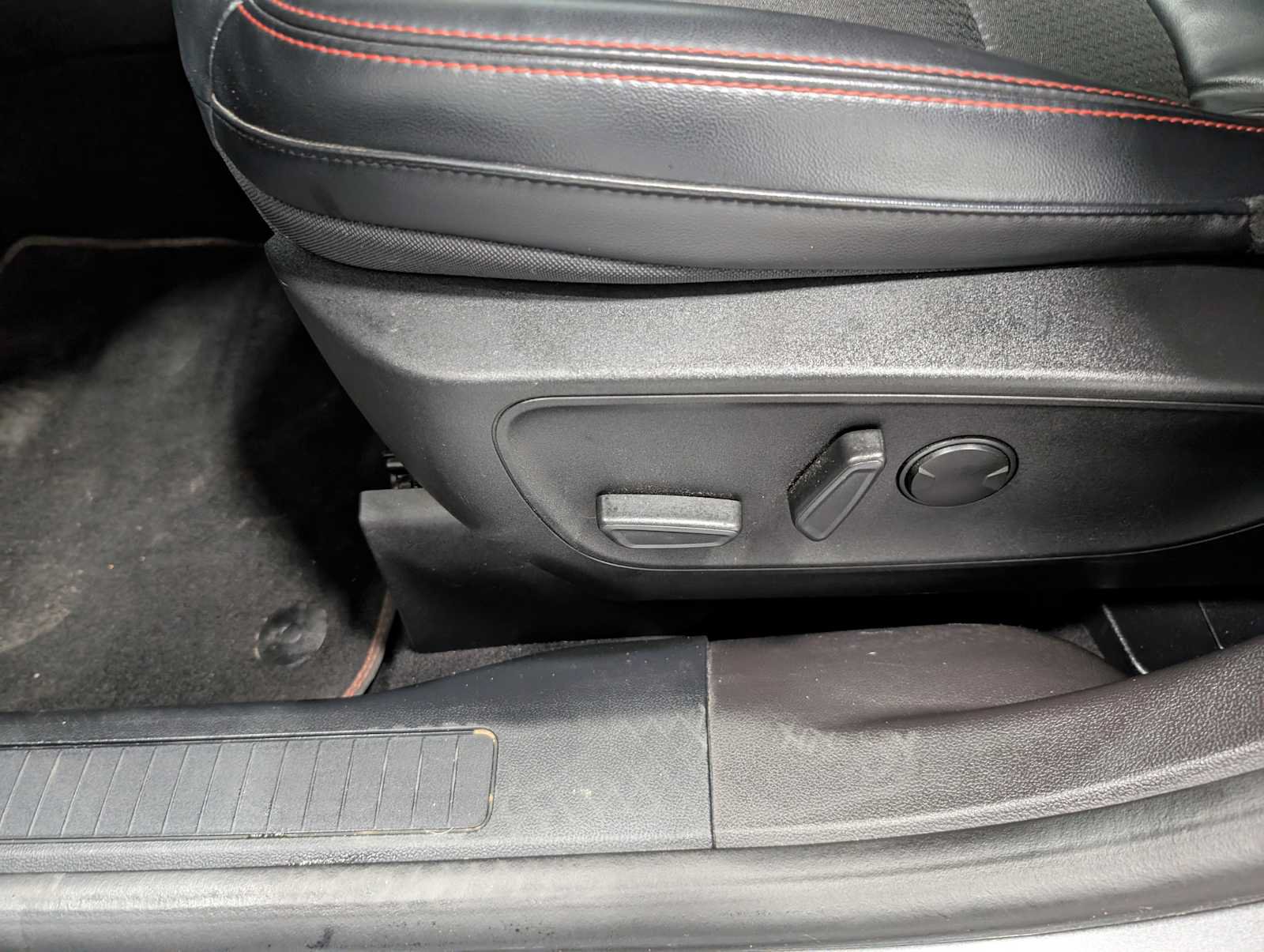 Certified 2023 Ford Escape ST-Line w/ Tech Pack #1 AWD/4WD image 35