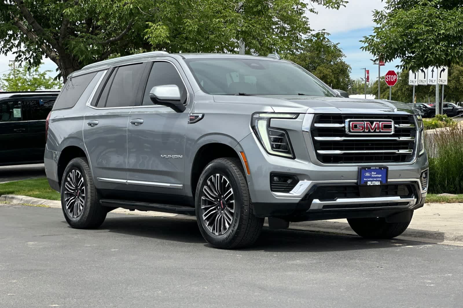 Used 2025 GMC Yukon Elevation AWD/4WD image 9