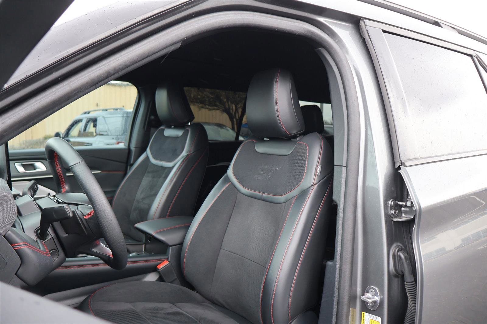 Certified 2025 Ford Explorer ST image 12