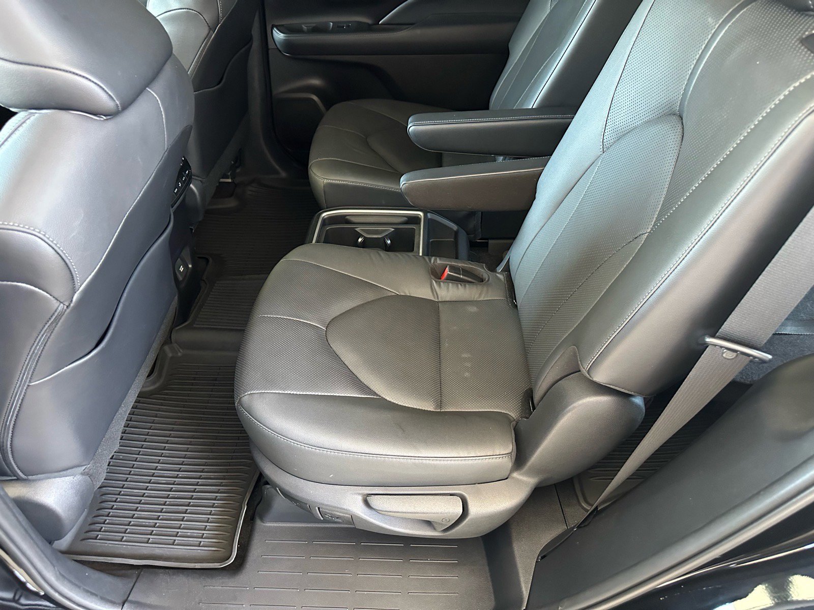 Used 2024 Toyota Grand Highlander Limited image 25