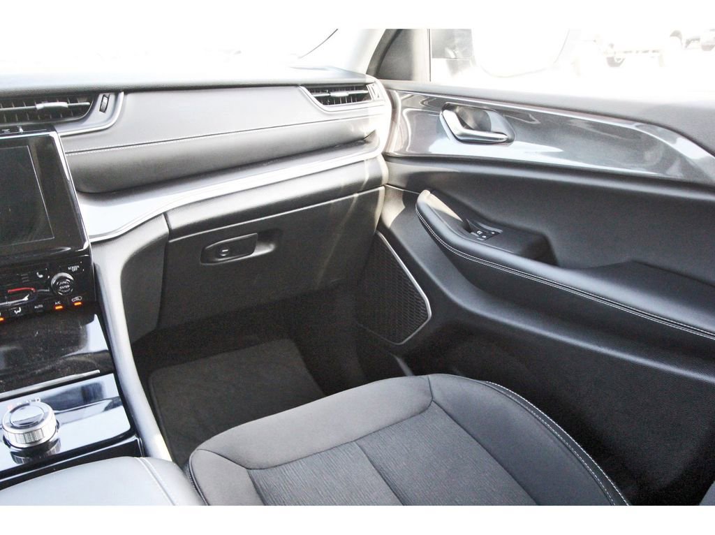 Used 2022 Jeep Grand Cherokee L Laredo w/ Luxury Tech Group I AWD/4WD image 15