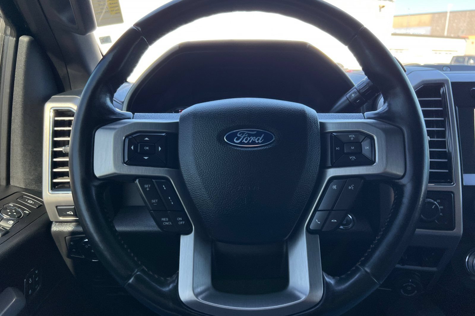 Certified 2020 Ford F250 Platinum w/ FX4 Off-Road Package AWD/4WD image 24
