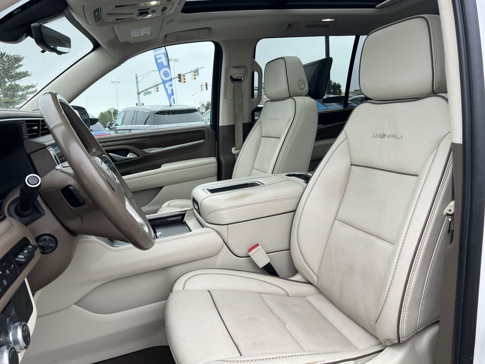 Used 2021 GMC Yukon XL Denali w/ Denali Premium Package AWD/4WD image 13
