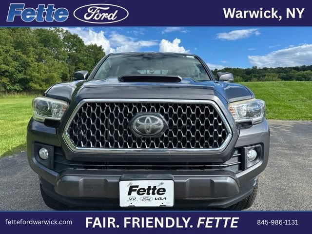 Used 2018 Toyota Tacoma TRD Sport AWD/4WD image 3
