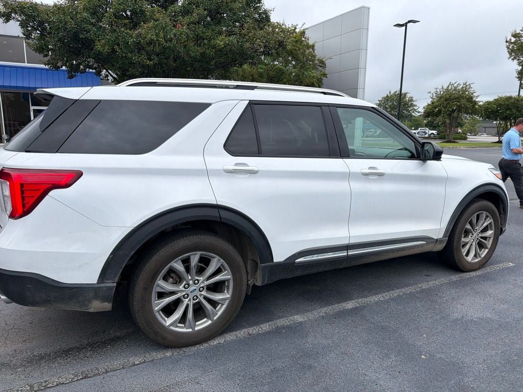Certified 2023 Ford Explorer Limited AWD/4WD image 9