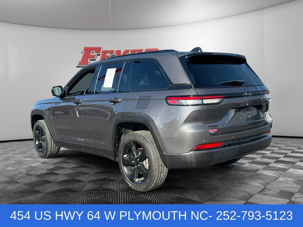 Used 2025 Jeep Grand Cherokee Altitude AWD/4WD image 3