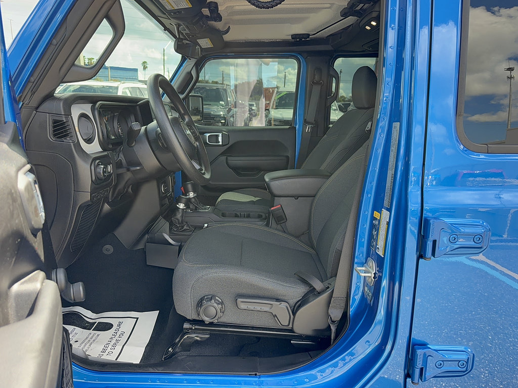 Used 2024 Jeep Gladiator Sport AWD/4WD image 9