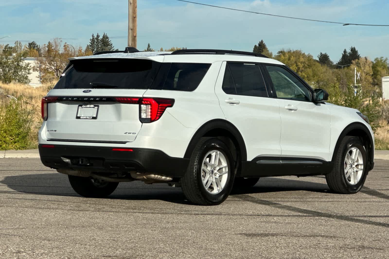 Certified 2025 Ford Explorer Active AWD/4WD image 2
