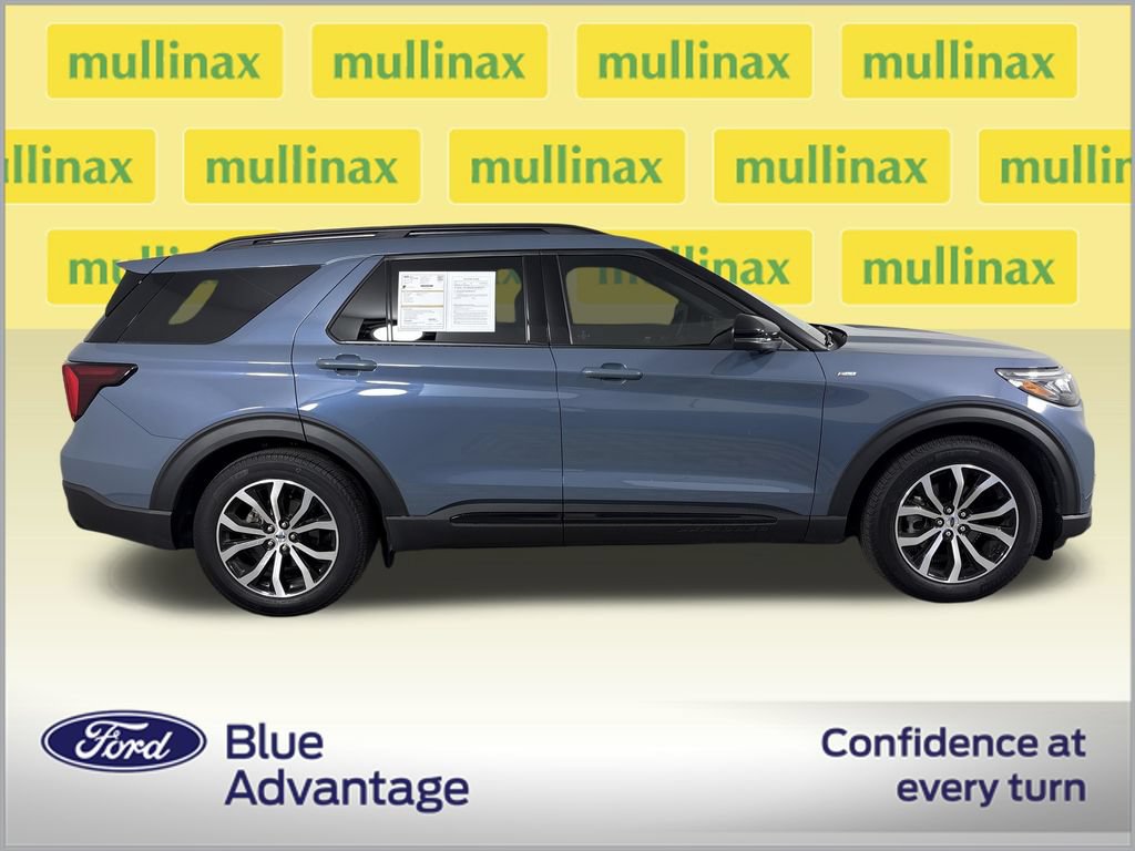 Certified 2025 Ford Explorer ST-Line RWD image 2