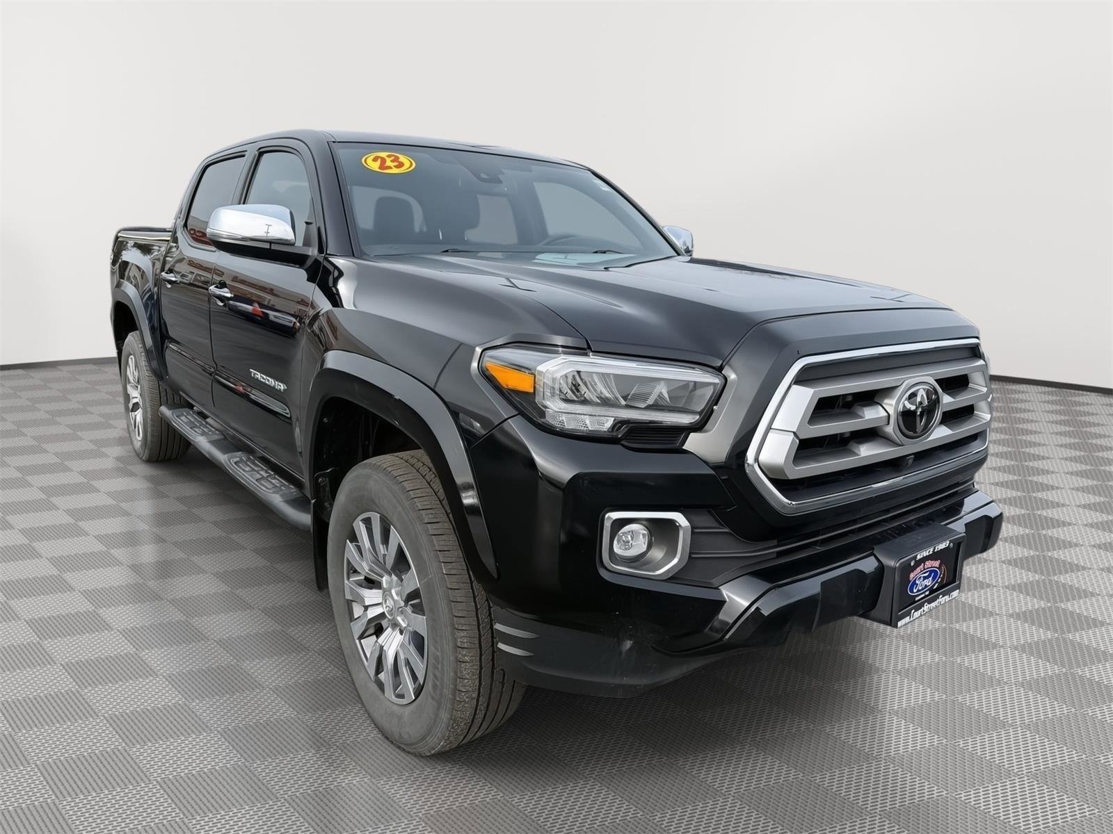 Used 2023 Toyota Tacoma Limited image 7
