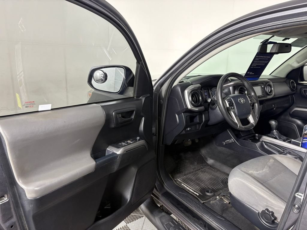 Used 2017 Toyota Tacoma SR5 w/ Tow Package AWD/4WD image 12